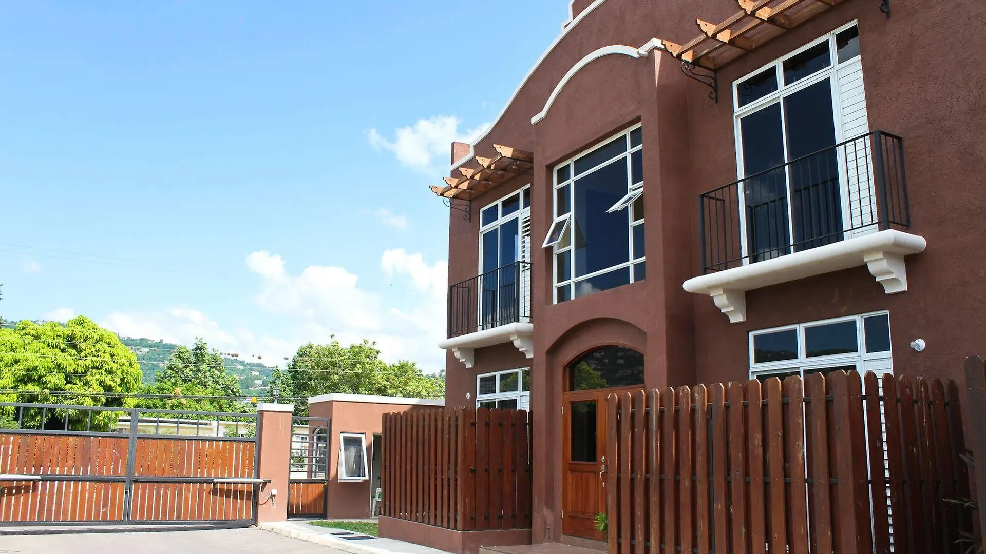Eclipse Suite Guest Apartment Kingston